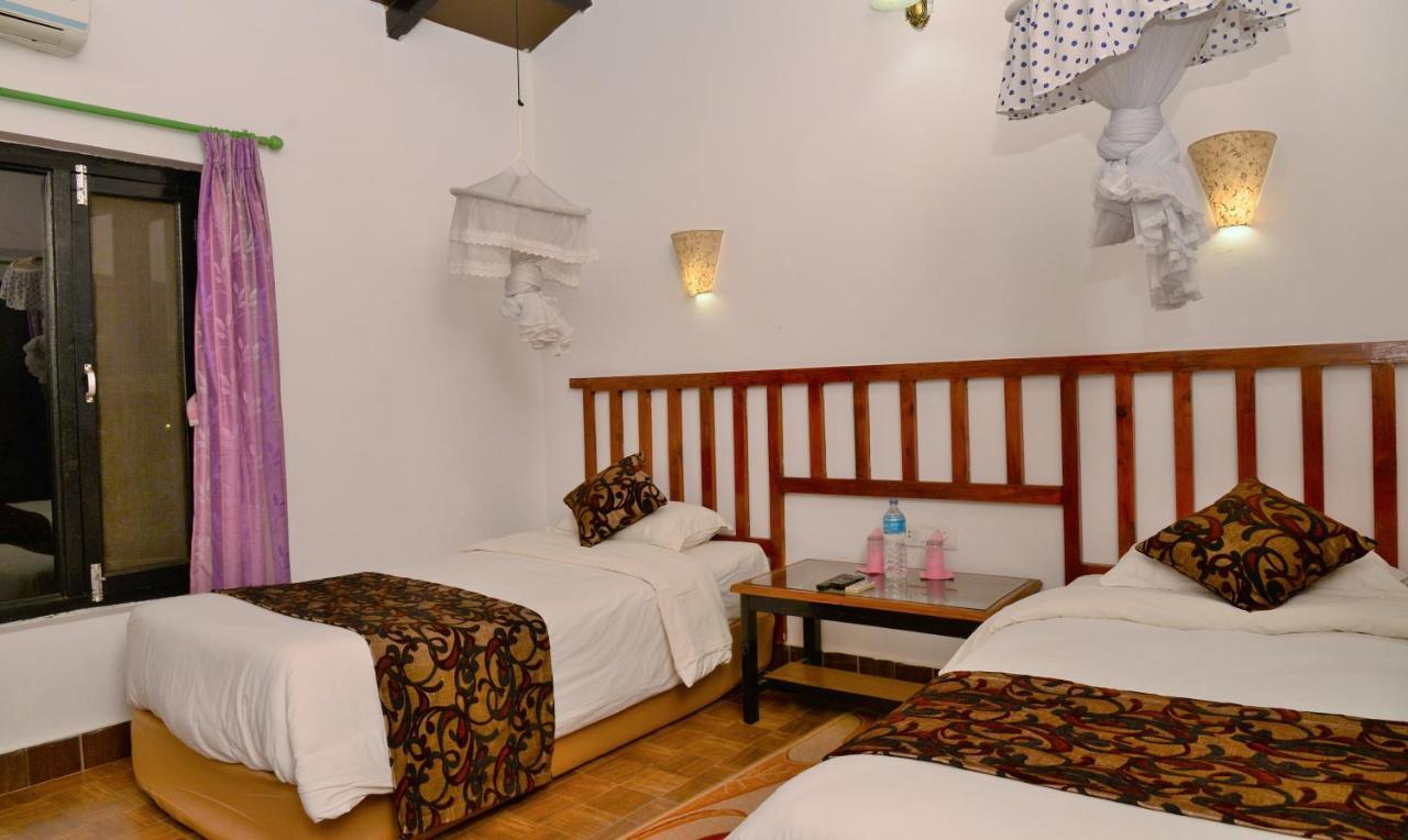 Hotel Parkside & Swimming Pool-Between Greenery And Azure ,Your Perfect Retreat Chitwan Luaran gambar