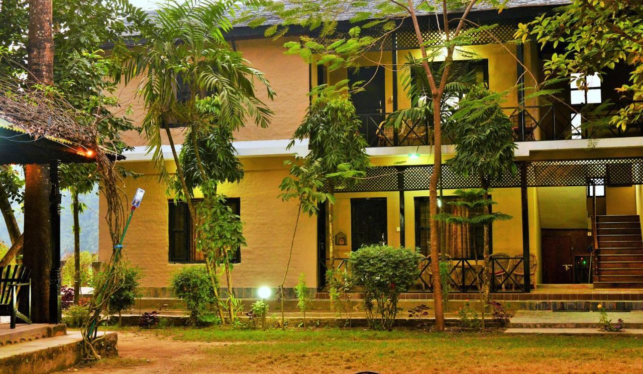 Hotel Parkside & Swimming Pool-Between Greenery And Azure ,Your Perfect Retreat Chitwan Luaran gambar