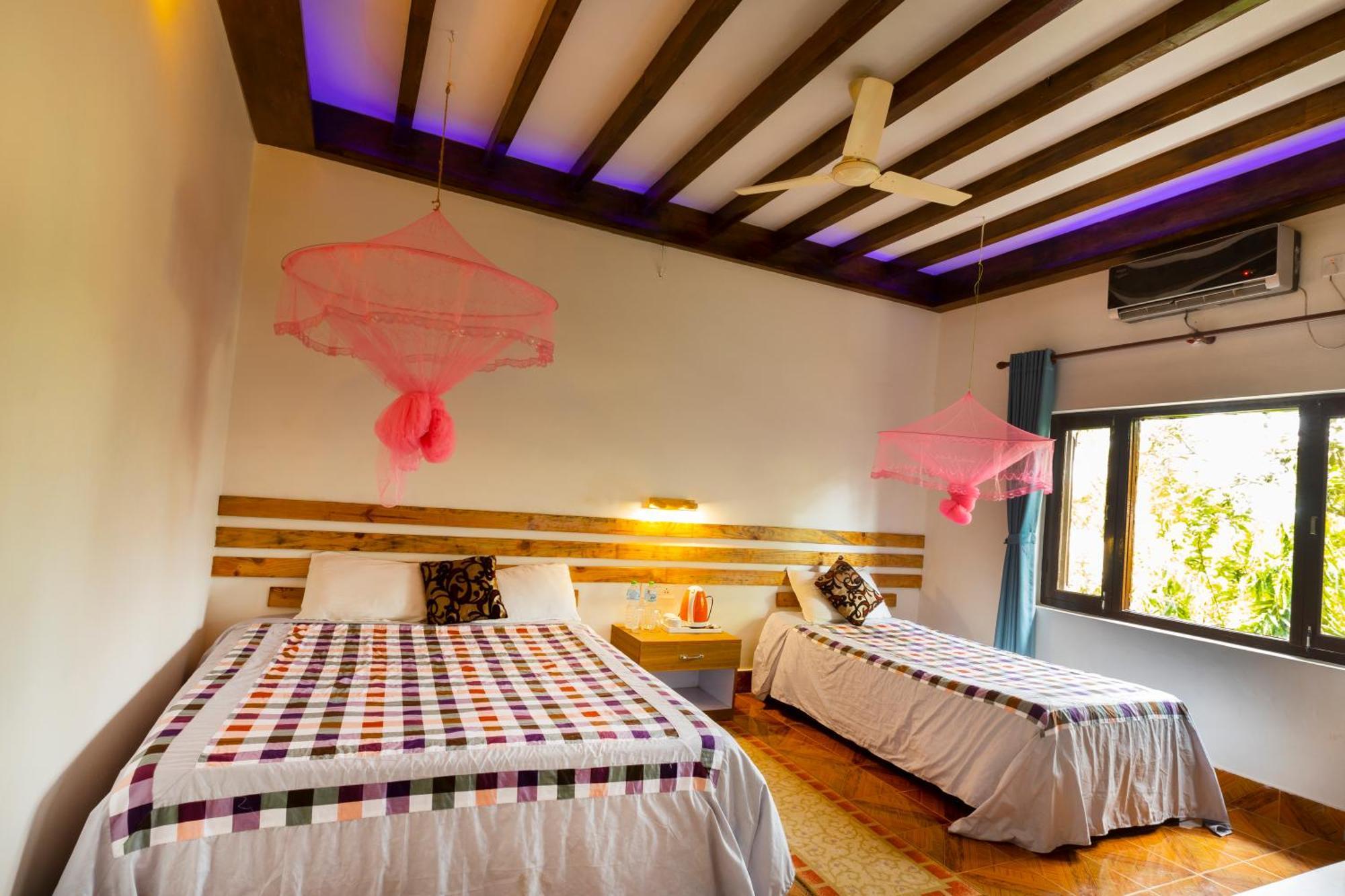 Hotel Parkside & Swimming Pool-Between Greenery And Azure ,Your Perfect Retreat Chitwan Luaran gambar
