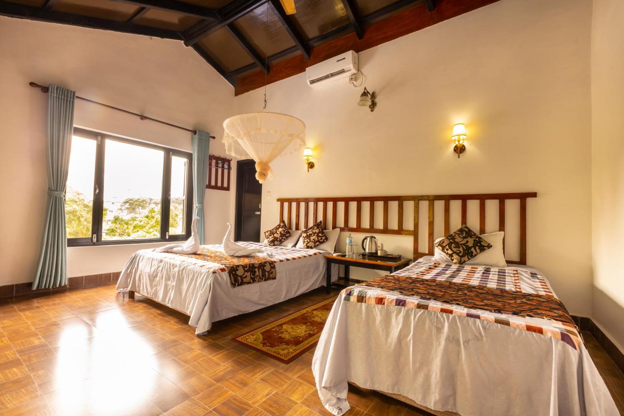 Hotel Parkside & Swimming Pool-Between Greenery And Azure ,Your Perfect Retreat Chitwan Luaran gambar