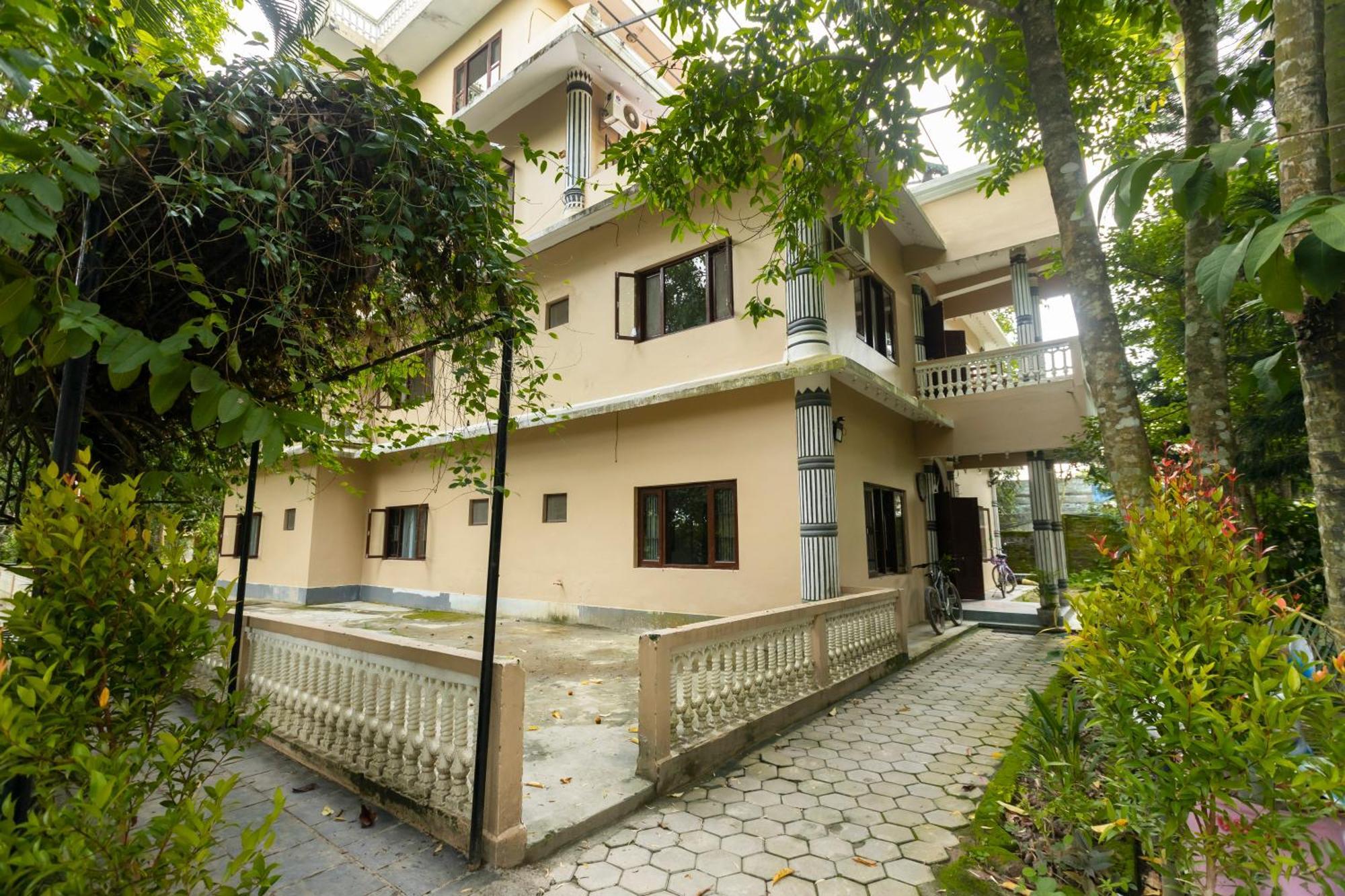 Hotel Parkside & Swimming Pool-Between Greenery And Azure ,Your Perfect Retreat Chitwan Luaran gambar