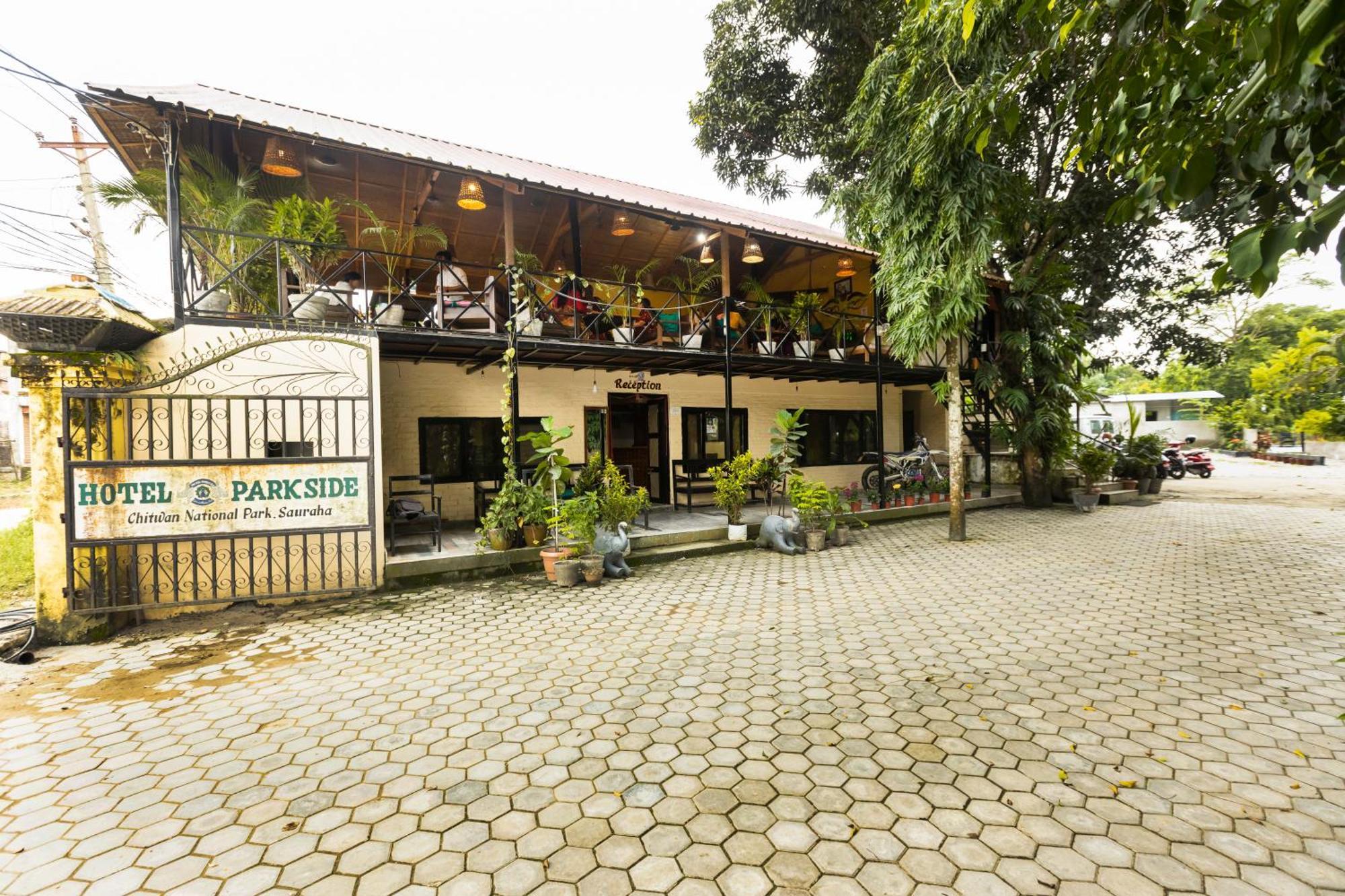 Hotel Parkside & Swimming Pool-Between Greenery And Azure ,Your Perfect Retreat Chitwan Luaran gambar