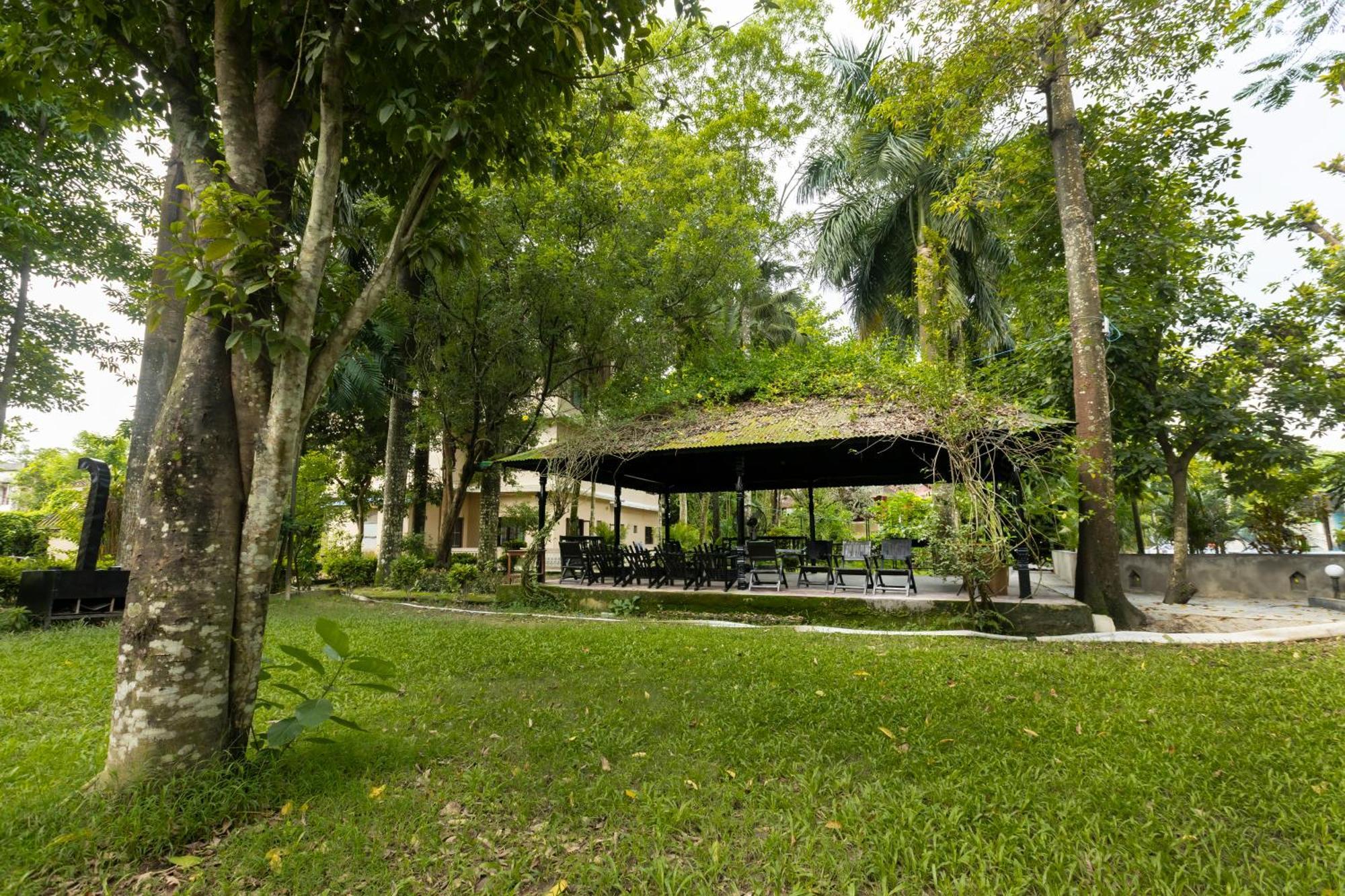 Hotel Parkside & Swimming Pool-Between Greenery And Azure ,Your Perfect Retreat Chitwan Luaran gambar