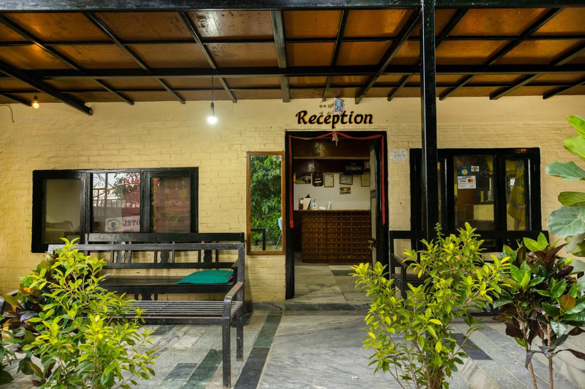 Hotel Parkside & Swimming Pool-Between Greenery And Azure ,Your Perfect Retreat Chitwan Luaran gambar