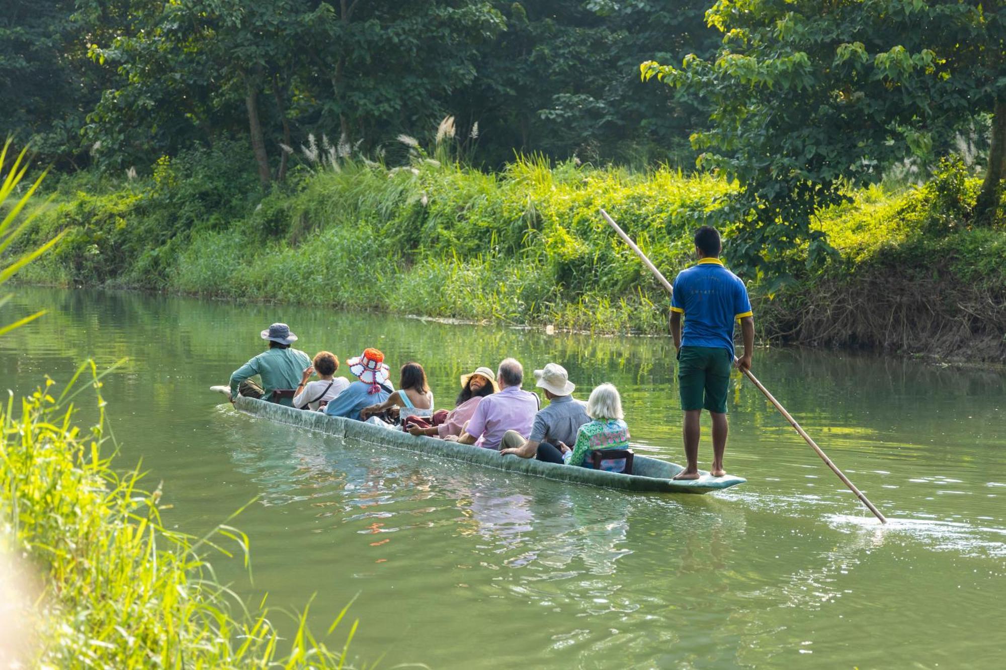 Hotel Parkside & Swimming Pool-Between Greenery And Azure ,Your Perfect Retreat Chitwan Luaran gambar