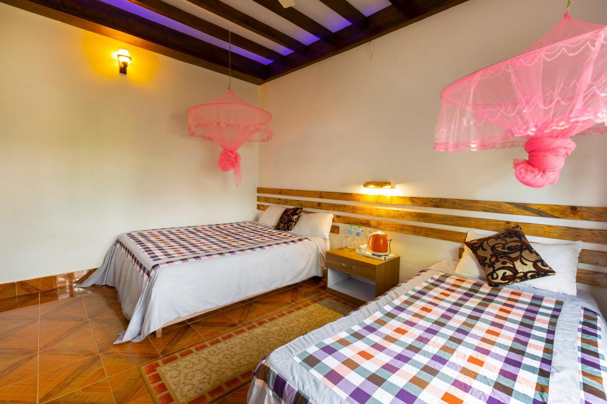 Hotel Parkside & Swimming Pool-Between Greenery And Azure ,Your Perfect Retreat Chitwan Luaran gambar