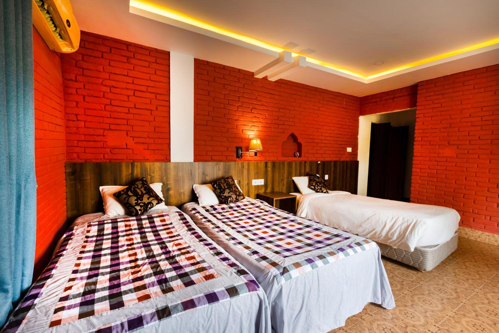 Hotel Parkside & Swimming Pool-Between Greenery And Azure ,Your Perfect Retreat Chitwan Luaran gambar