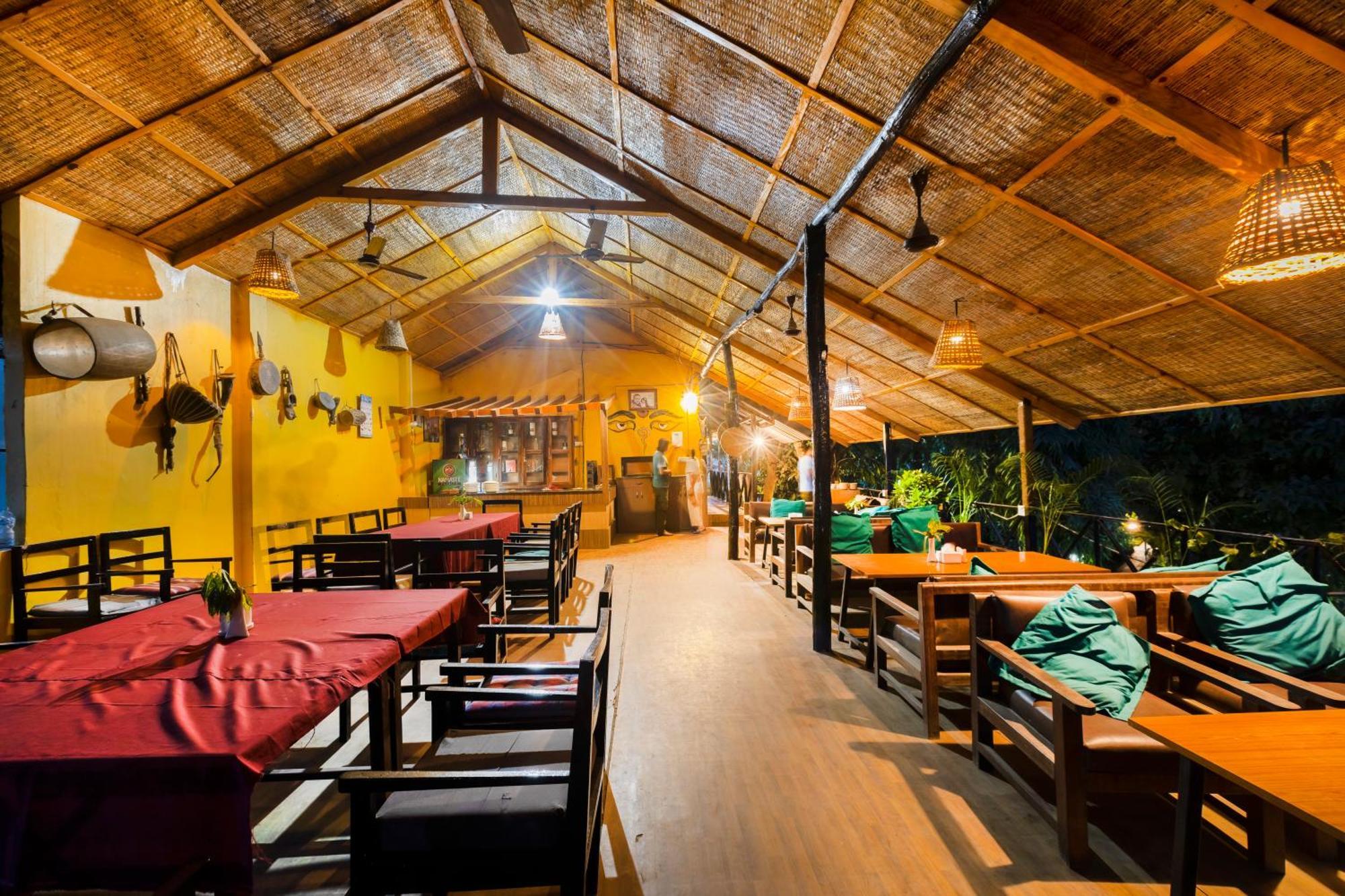Hotel Parkside & Swimming Pool-Between Greenery And Azure ,Your Perfect Retreat Chitwan Luaran gambar