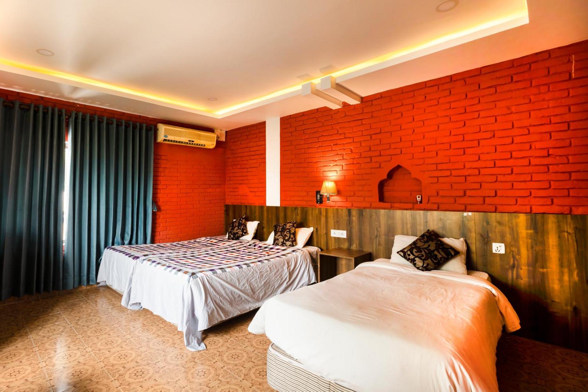 Hotel Parkside & Swimming Pool-Between Greenery And Azure ,Your Perfect Retreat Chitwan Luaran gambar