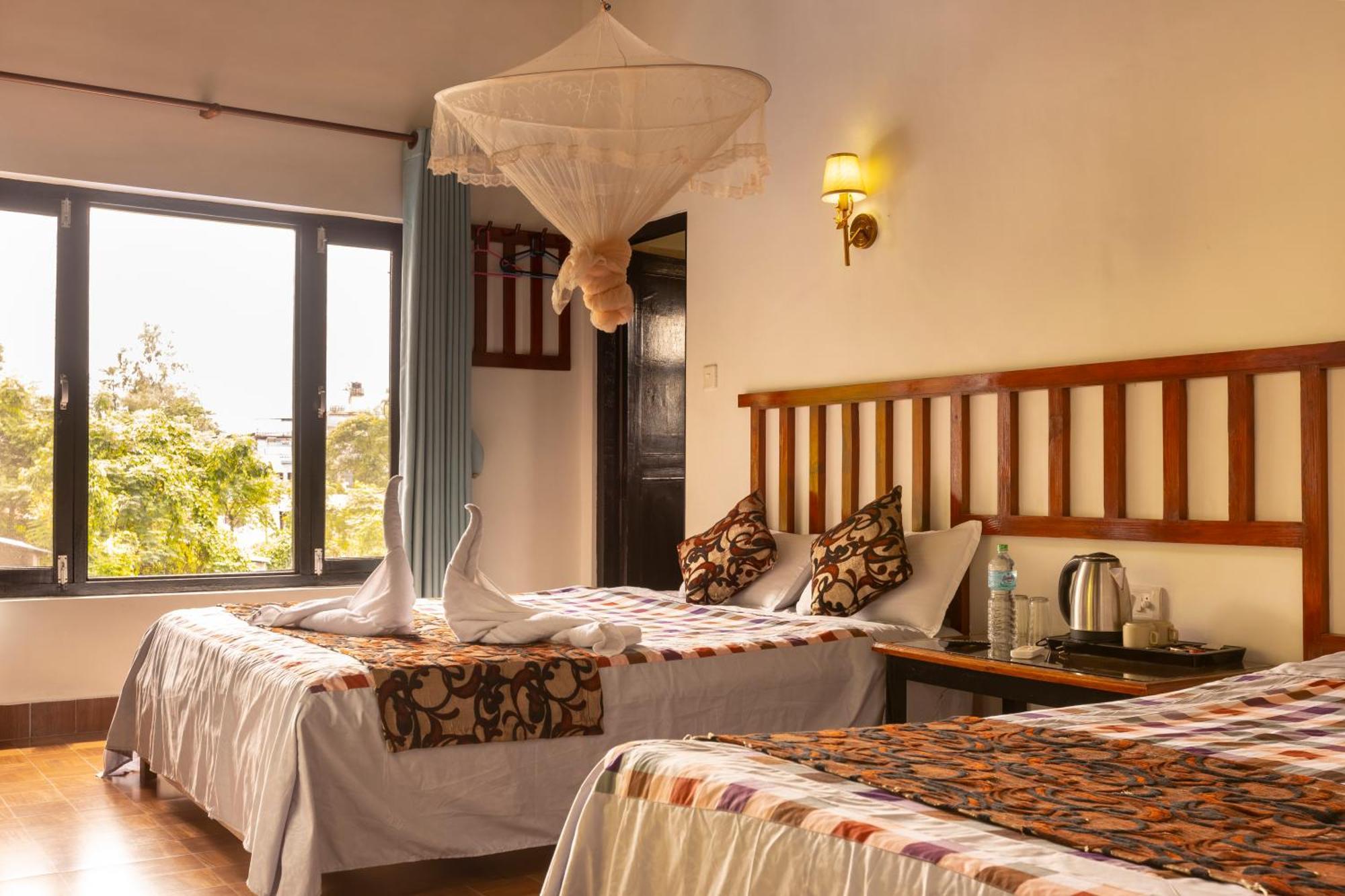 Hotel Parkside & Swimming Pool-Between Greenery And Azure ,Your Perfect Retreat Chitwan Luaran gambar
