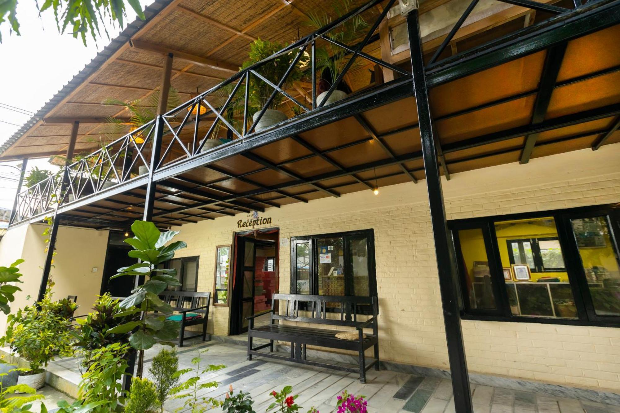 Hotel Parkside & Swimming Pool-Between Greenery And Azure ,Your Perfect Retreat Chitwan Luaran gambar