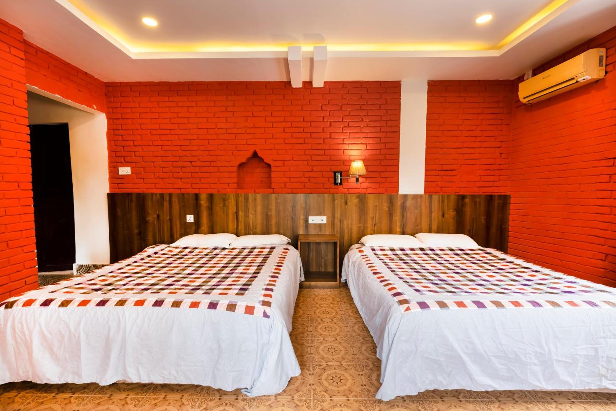 Hotel Parkside & Swimming Pool-Between Greenery And Azure ,Your Perfect Retreat Chitwan Luaran gambar