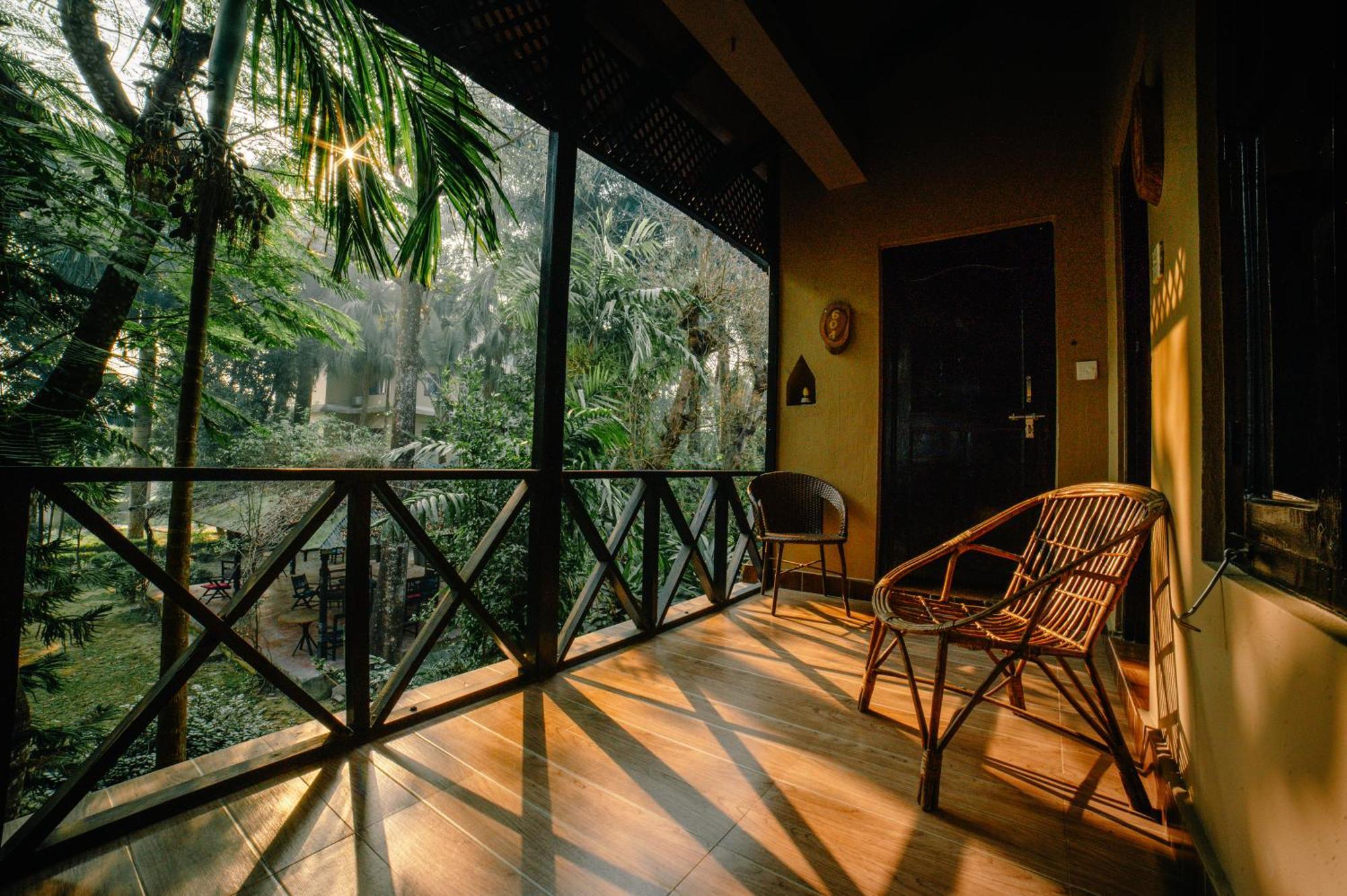 Hotel Parkside & Swimming Pool-Between Greenery And Azure ,Your Perfect Retreat Chitwan Luaran gambar