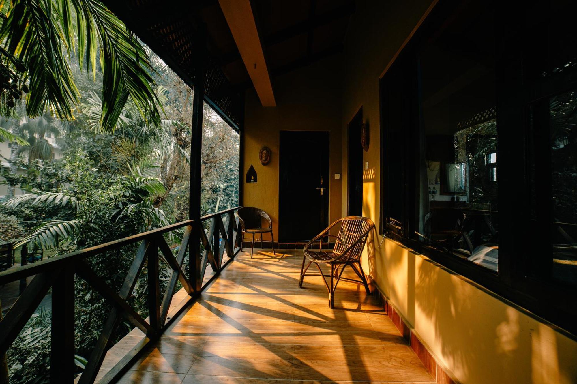 Hotel Parkside & Swimming Pool-Between Greenery And Azure ,Your Perfect Retreat Chitwan Luaran gambar