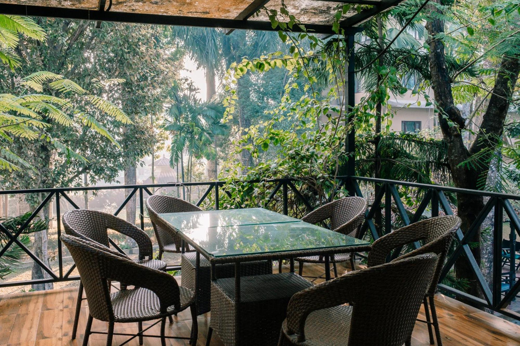 Hotel Parkside & Swimming Pool-Between Greenery And Azure ,Your Perfect Retreat Chitwan Luaran gambar