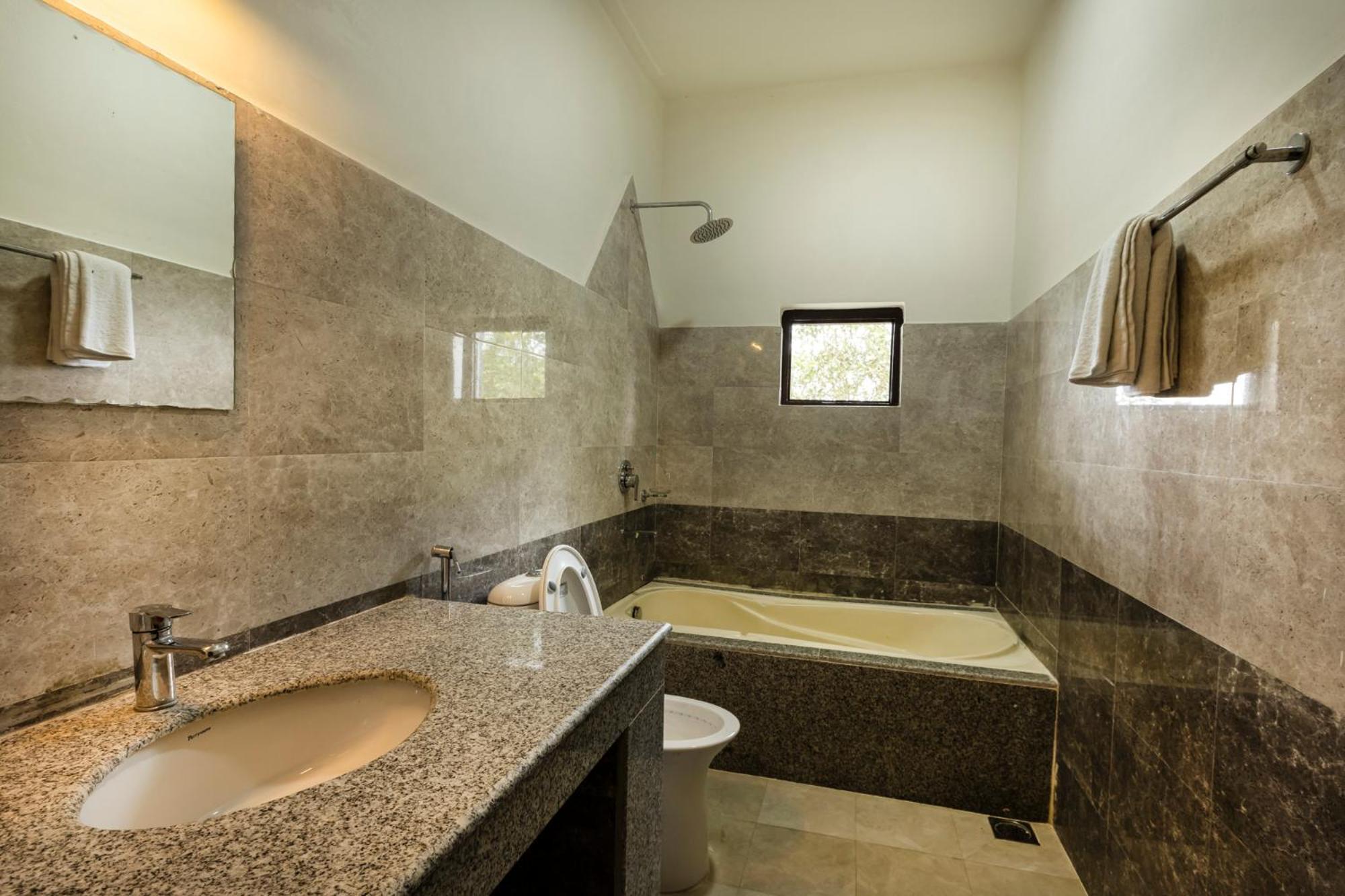 Hotel Parkside & Swimming Pool-Between Greenery And Azure ,Your Perfect Retreat Chitwan Luaran gambar