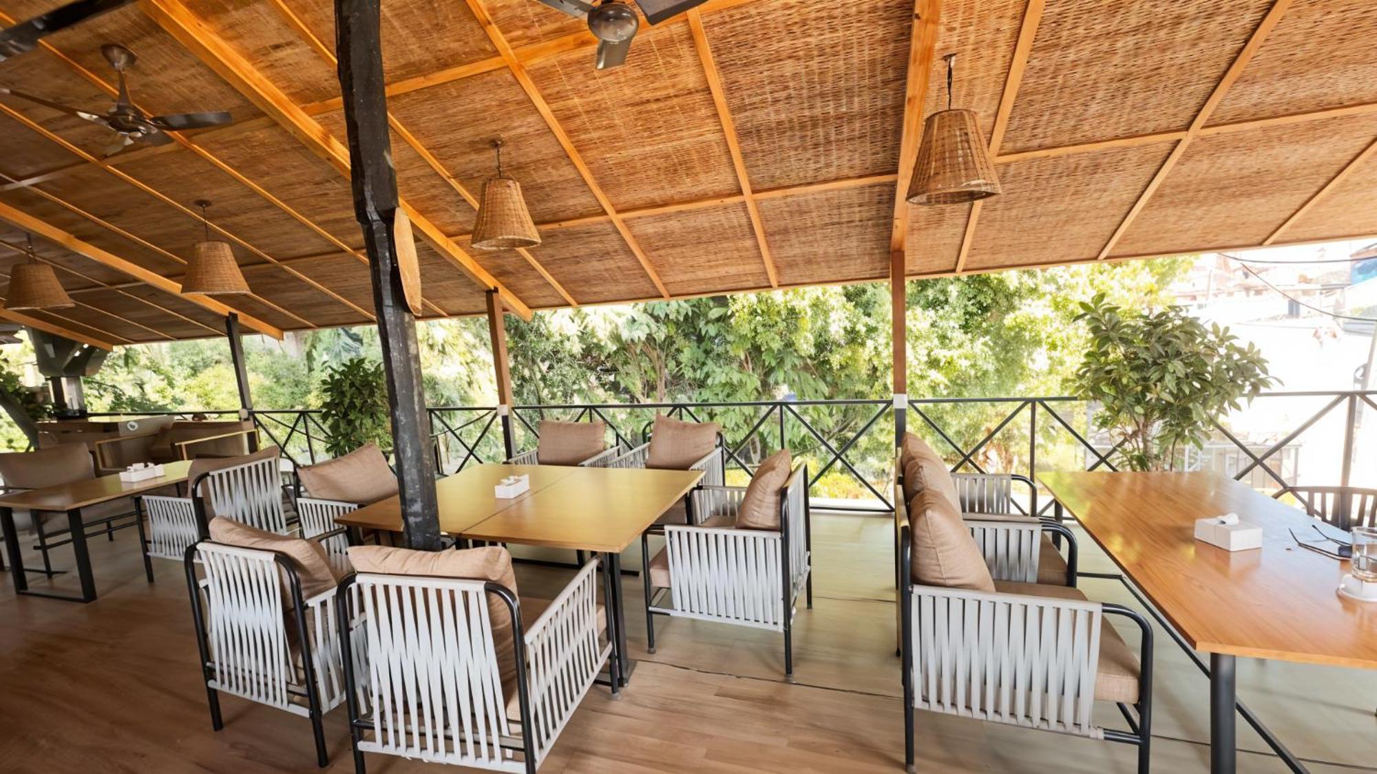 Hotel Parkside & Swimming Pool-Between Greenery And Azure ,Your Perfect Retreat Chitwan Luaran gambar