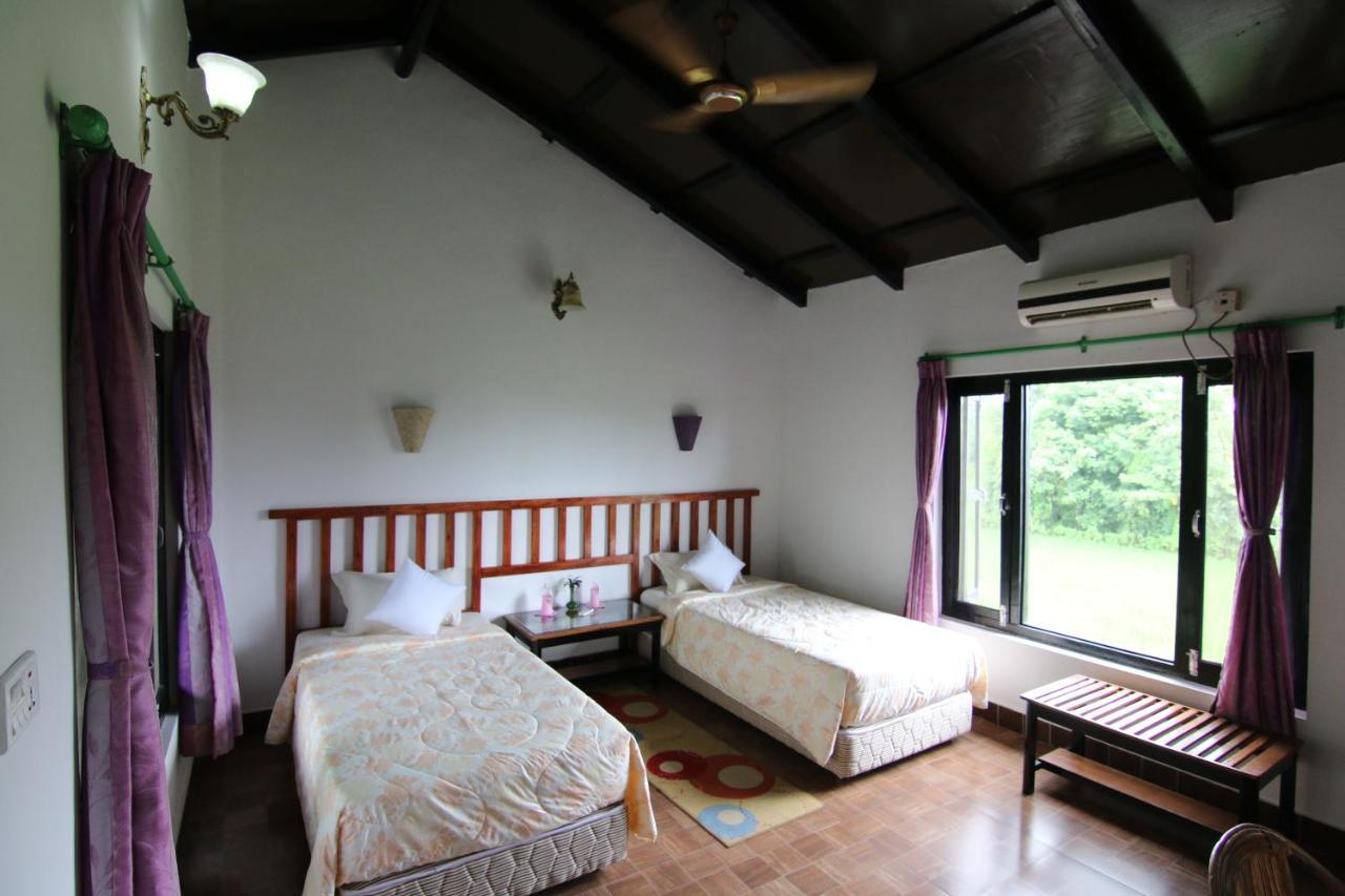 Hotel Parkside & Swimming Pool-Between Greenery And Azure ,Your Perfect Retreat Chitwan Luaran gambar